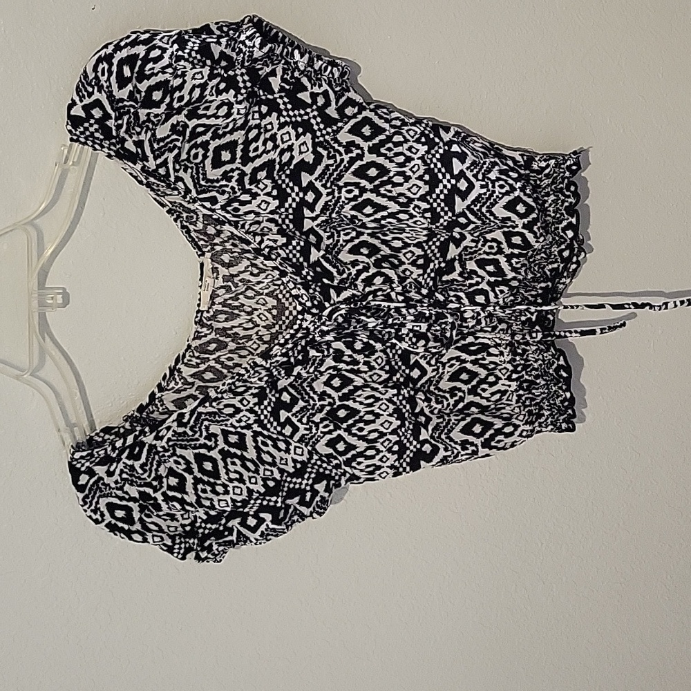 Mine Black and White Patterned Crop Top